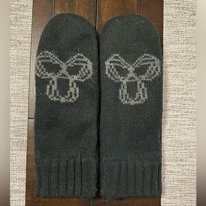 TNA mittens